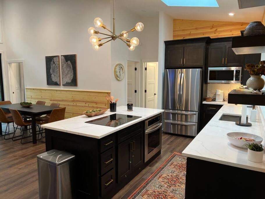 Modern Mountain Getaway With Hot Tub, Fire Pit Villa Sautee Nacoochee Екстериор снимка